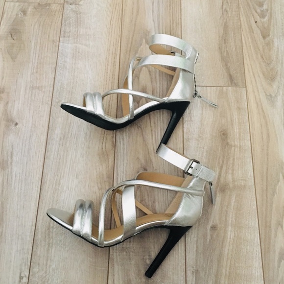 Joe’s Jeans Robbie Metallic Silver Leather Heels - Picture 5 of 8